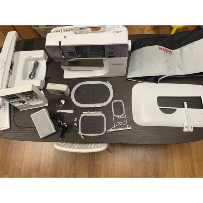 Pre-owned Bernina 790 Plus SE with Accessories and Notions