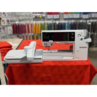 Pre-owned Bernina 880 Plus side view