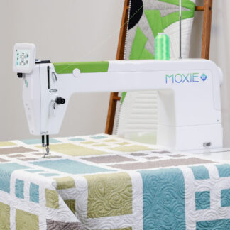 HQ Moxie ST with HQ InSight Table Quilting Machine